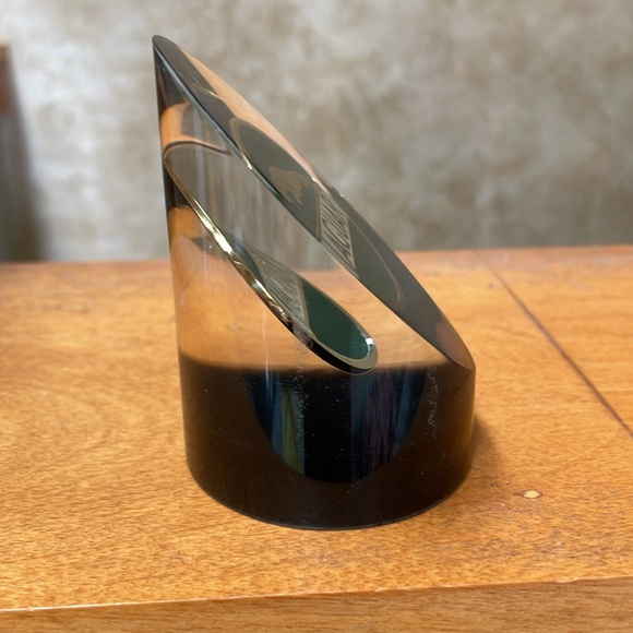 Vintage ARTVUE Jaguar Automobile Emblem Paperweight Decor - Picture 2 of 13